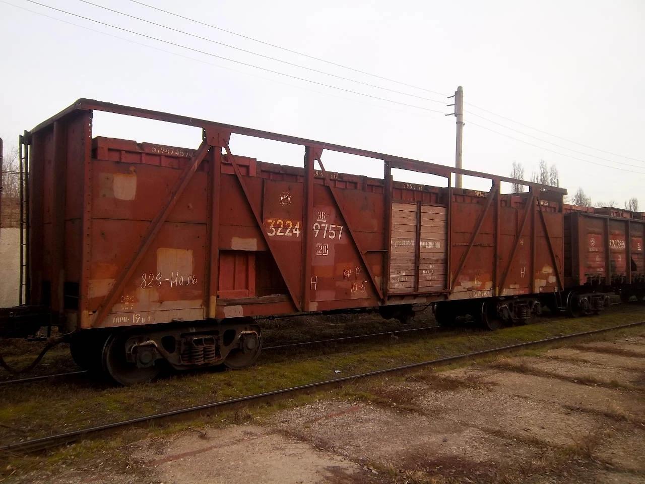 Вагон для контейнеров на базе крытого вагона мод. 11-066-11