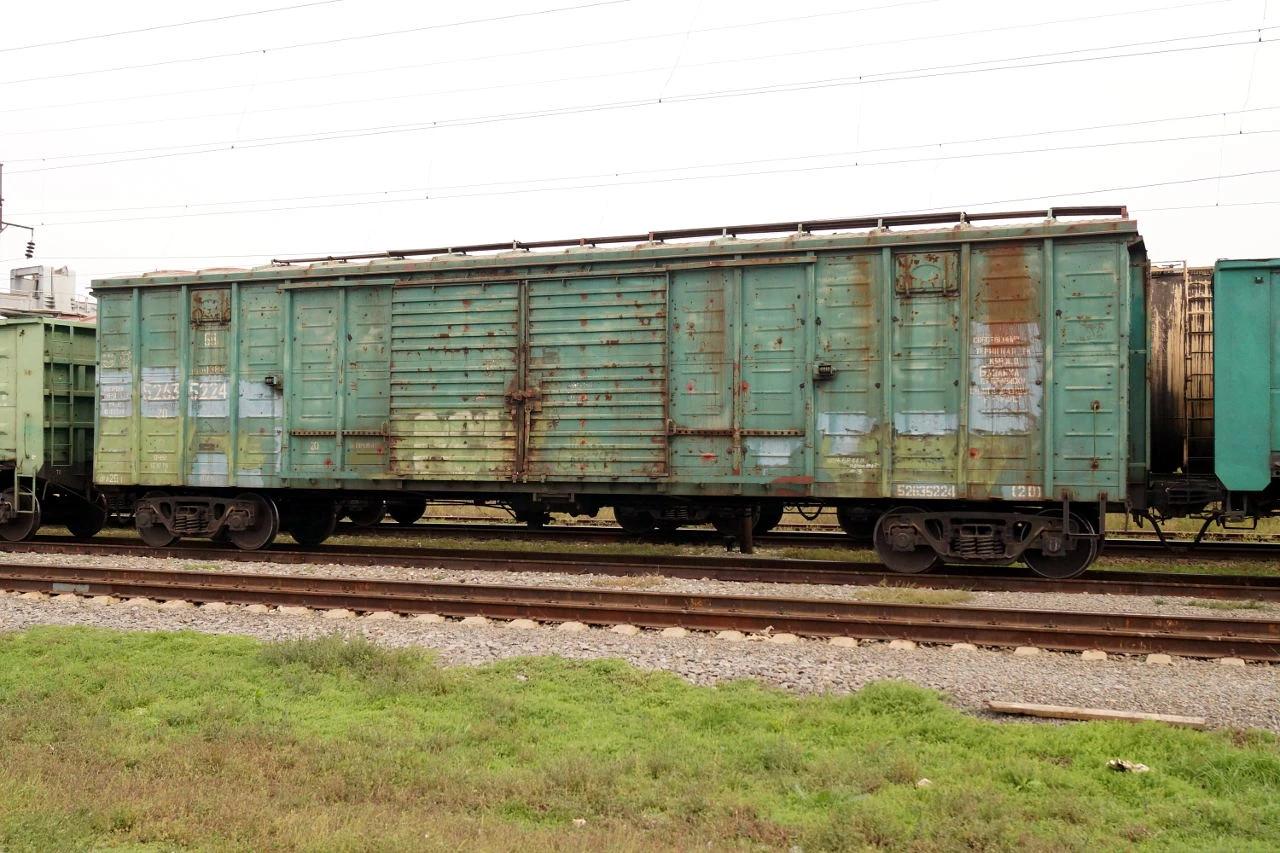 Крытый вагон с уширенными дверными проёмами мод. 11-260